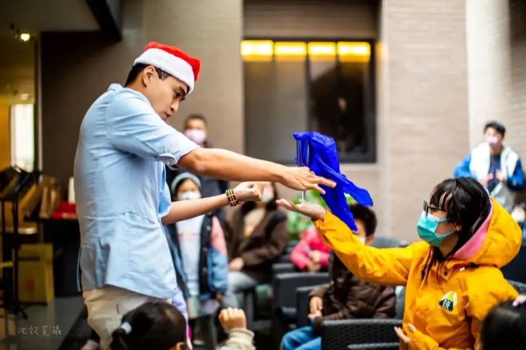 魔術師-鄒尚義-大熊葛格-台中魔術師,魔術表演,魔術秀,魔術商演,氣球秀,活動主持人,兒童魔術,尾牙魔術,川劇變臉,腹語表演_240227_services_07