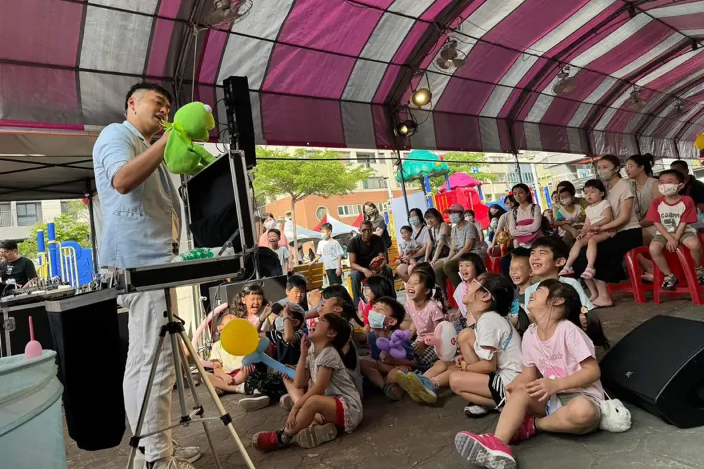 魔術師-鄒尚義-大熊葛格-台中魔術師,魔術表演,魔術秀,魔術商演,氣球秀,活動主持人,兒童魔術,尾牙魔術,川劇變臉,腹語表演_240515_services_神奇魔術秀_01